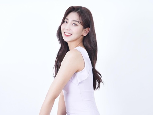 韓国の20歳美女チアが“ホットパンツ姿”で登場！美スタイル披露で「すべて完璧」の声【PHOTO】