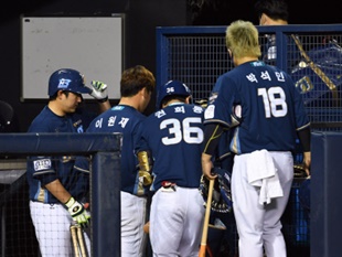 五輪代表のスケジュールも未だ確定できず…コロナ防疫規則違反“続出”の韓国プロ野球の今