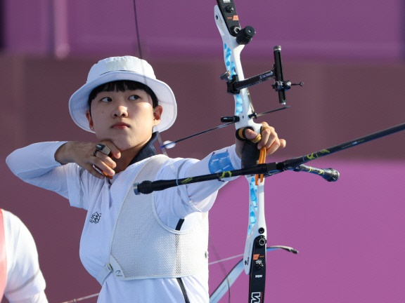 文在寅大統領が東京五輪2冠の韓国女子アーチェリー選手を祝福！「“最年少”ではなく“最高”」