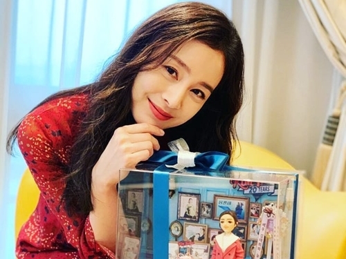 “韓国で最も美しい女優”キム・テヒ、近況写真が「二度見必至のビジュアル」と話題に【PHOTO】