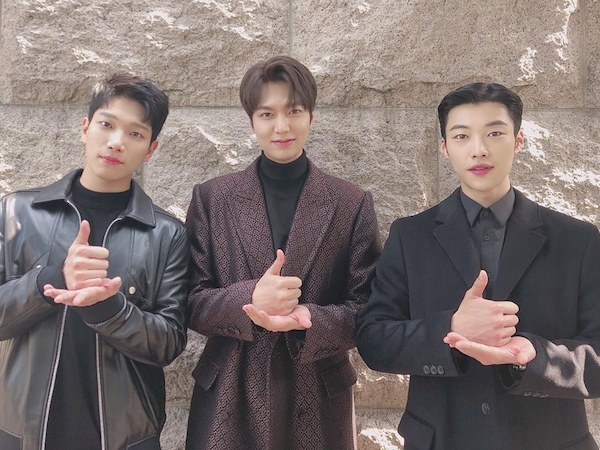 俳優イ・ミンホ、ドラマ『ザ・キング』の俳優らと“医療陣応援リレー”に参戦【PHOTO】