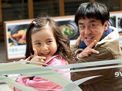 【写真】映画『7番房の奇跡』の父娘が再会！“天才子役”が10年で美少女に成長、驚きの声多数