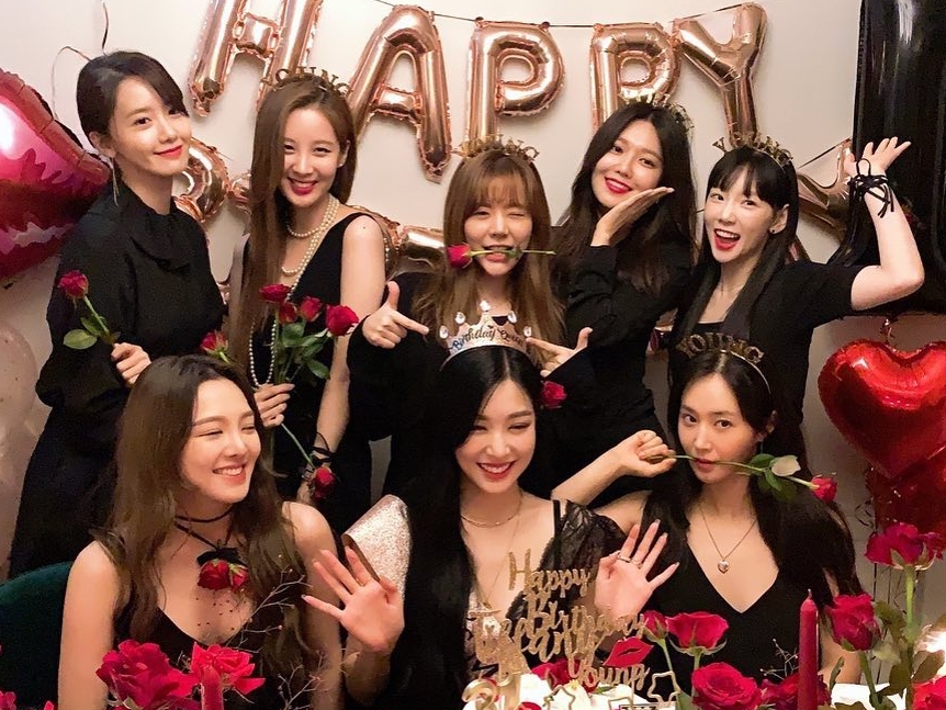 【写真】少女時代、デビュー13年目の“粋な計らい”が話題に！ 「集合写真はこの日のために…」