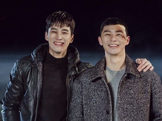 パク・ソジュンと『梨泰院クラス』悪役アン・ボヒョン、実は仲良しだった!!“その証明写真”の数々【PHOTO】