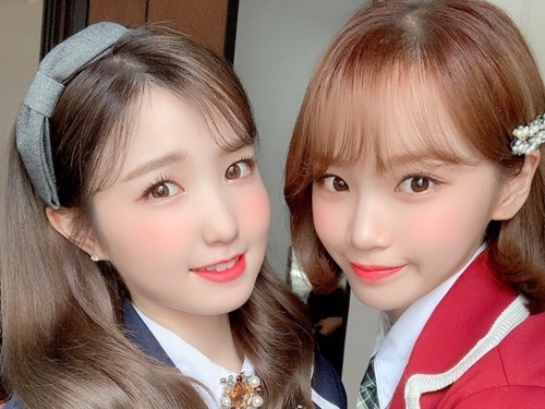 AKB出身メンバーも！ IZ*ONEの“制服風衣装”に反響「みんなどんどん可愛くなる」【PHOTO】