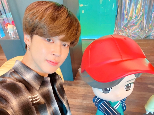 BTSが先日オープンした「HOUSE OF BTS」をサプライズ訪問！【PHOTO】